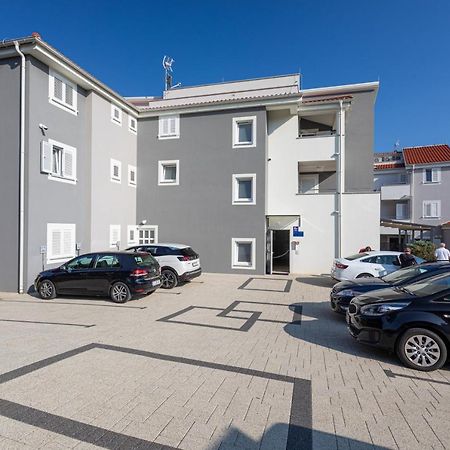 Apartments Crnekovic Tomislava 8A Baska  Exterior photo
