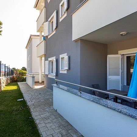 Apartments Crnekovic Tomislava 8A Baska  Exterior photo