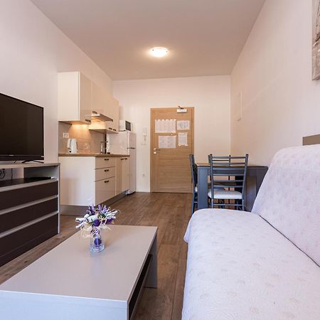 Apartments Crnekovic Tomislava 8A Baska  Exterior photo