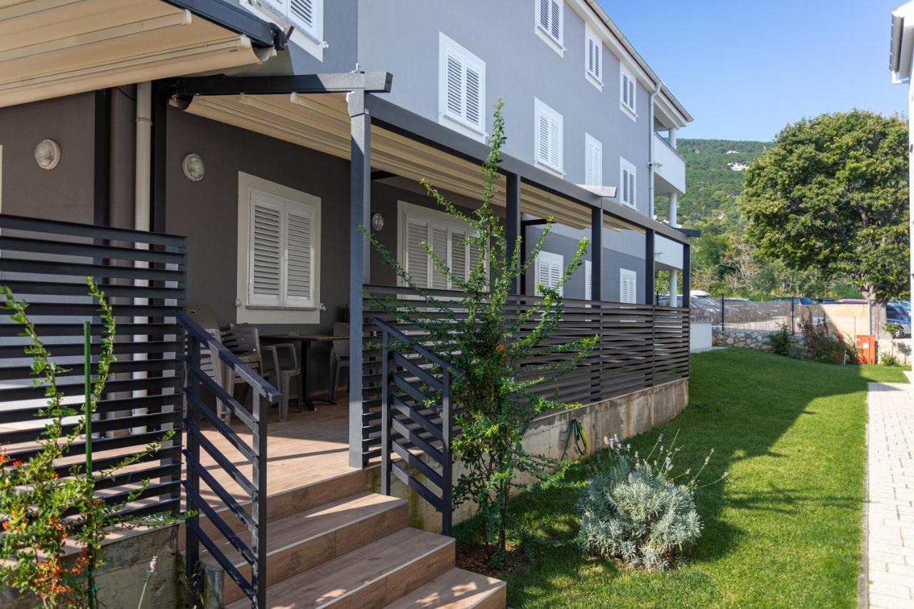 Apartments Crnekovic Tomislava 8A Baska  Exterior photo