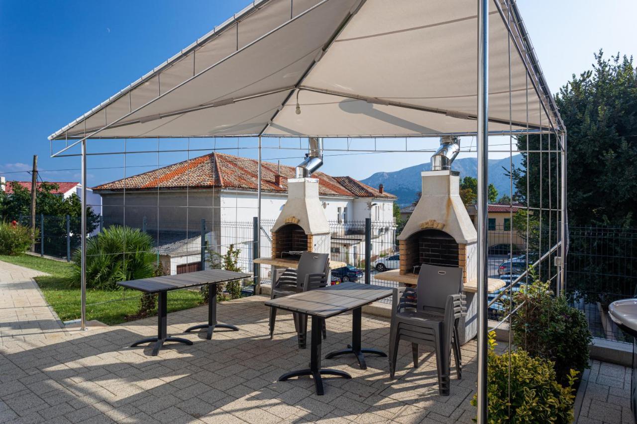 Apartments Crnekovic Tomislava 8A Baska  Exterior photo
