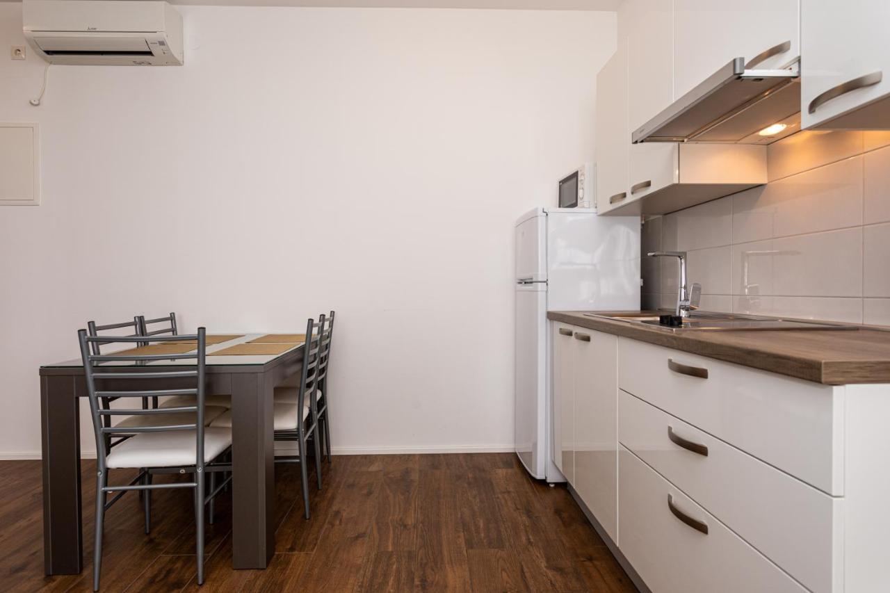 Apartments Crnekovic Tomislava 8A Baska  Exterior photo
