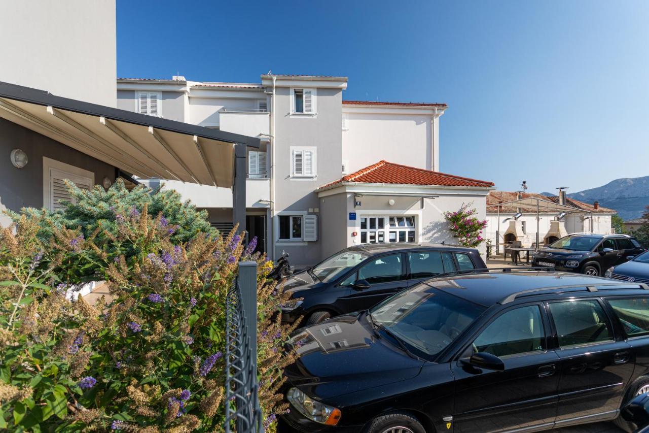 Apartments Crnekovic Tomislava 8A Baska  Exterior photo