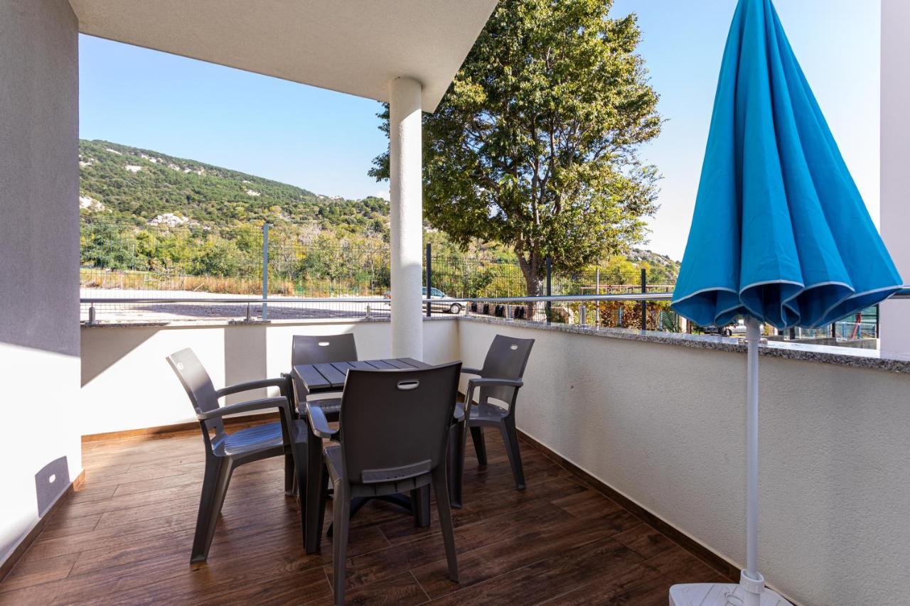 Apartments Crnekovic Tomislava 8A Baska  Exterior photo