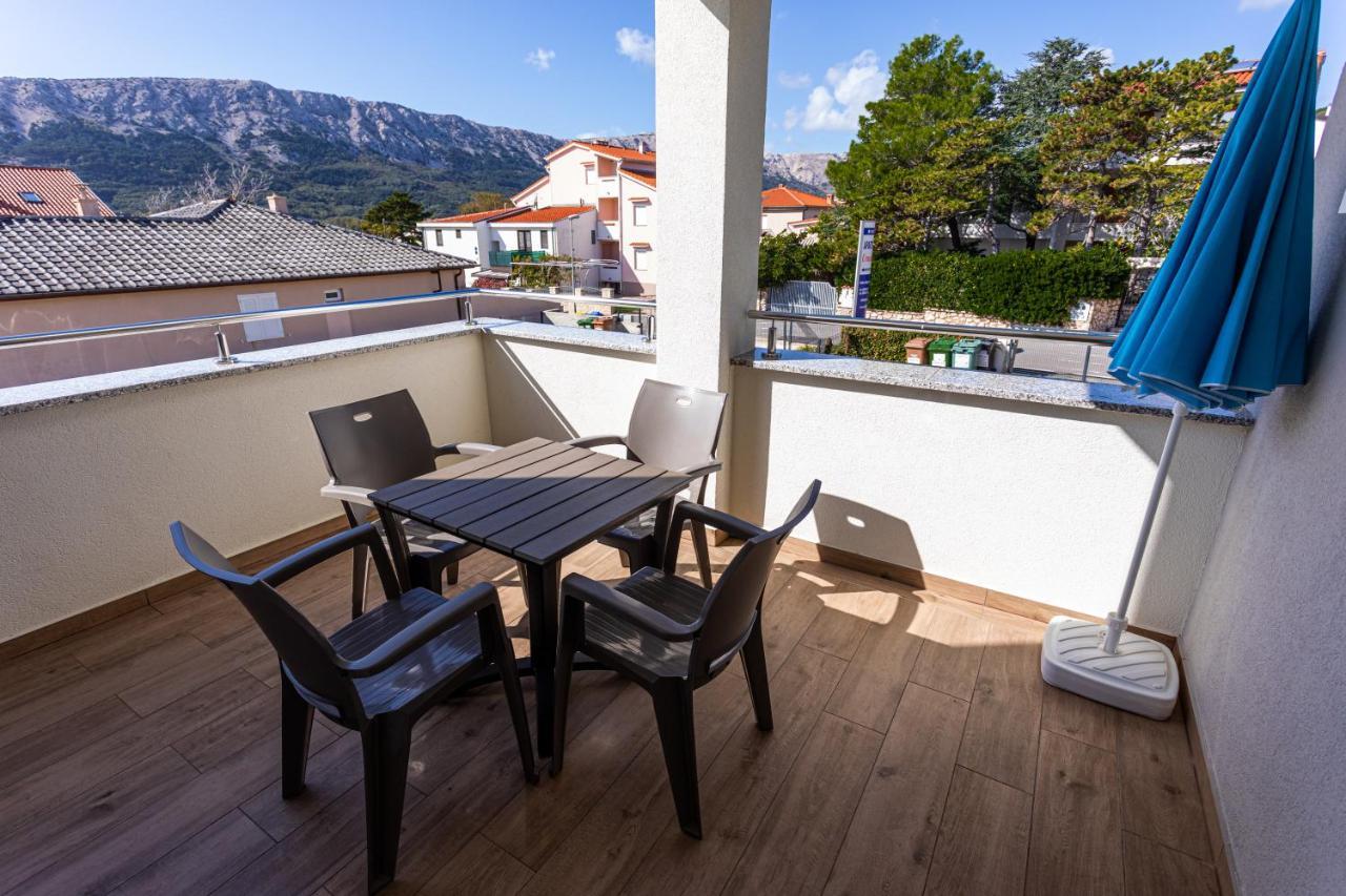 Apartments Crnekovic Tomislava 8A Baska  Exterior photo