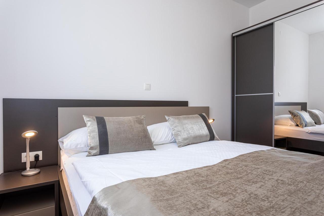 Apartments Crnekovic Tomislava 8A Baska  Exterior photo