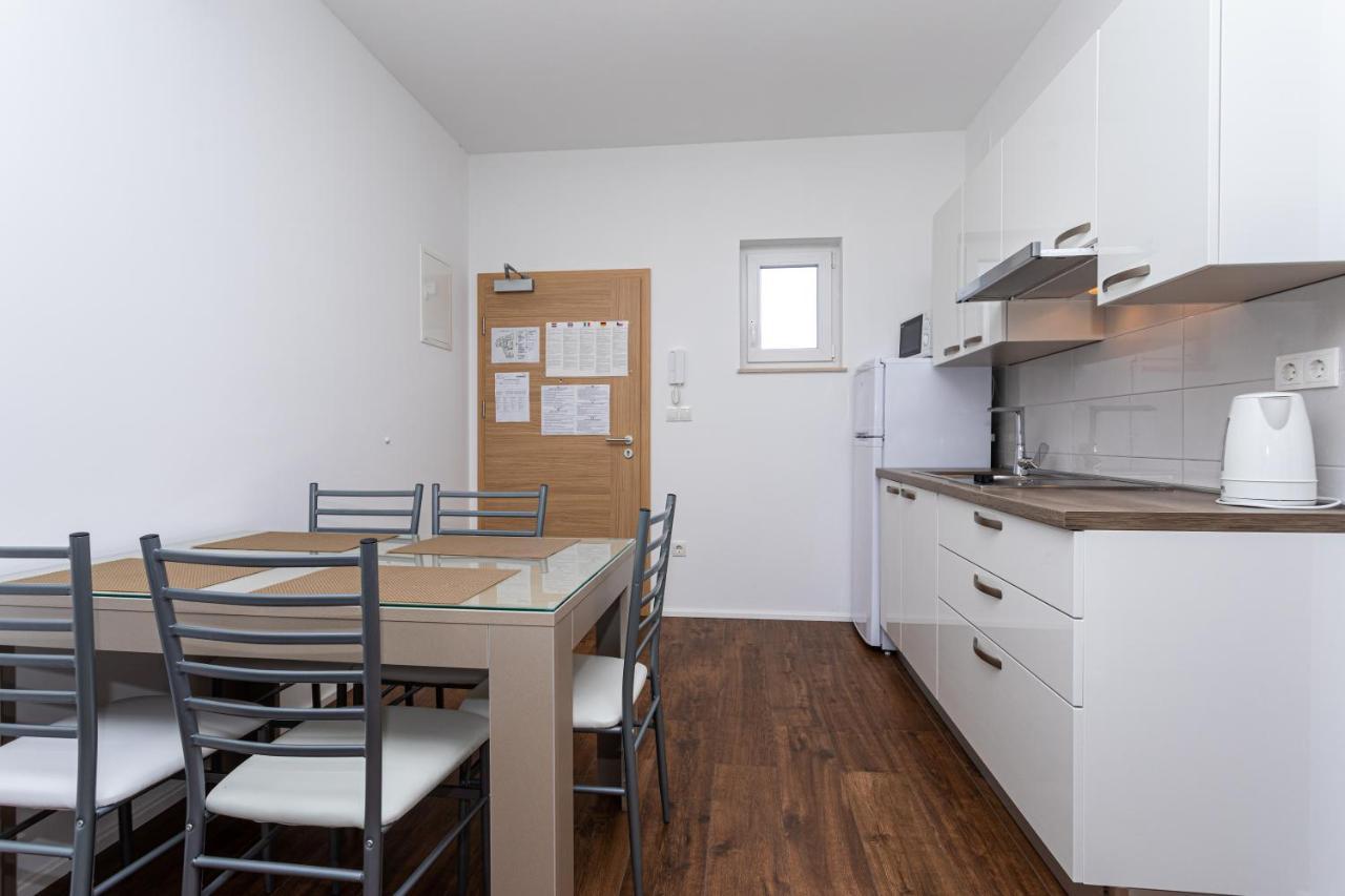 Apartments Crnekovic Tomislava 8A Baska  Exterior photo
