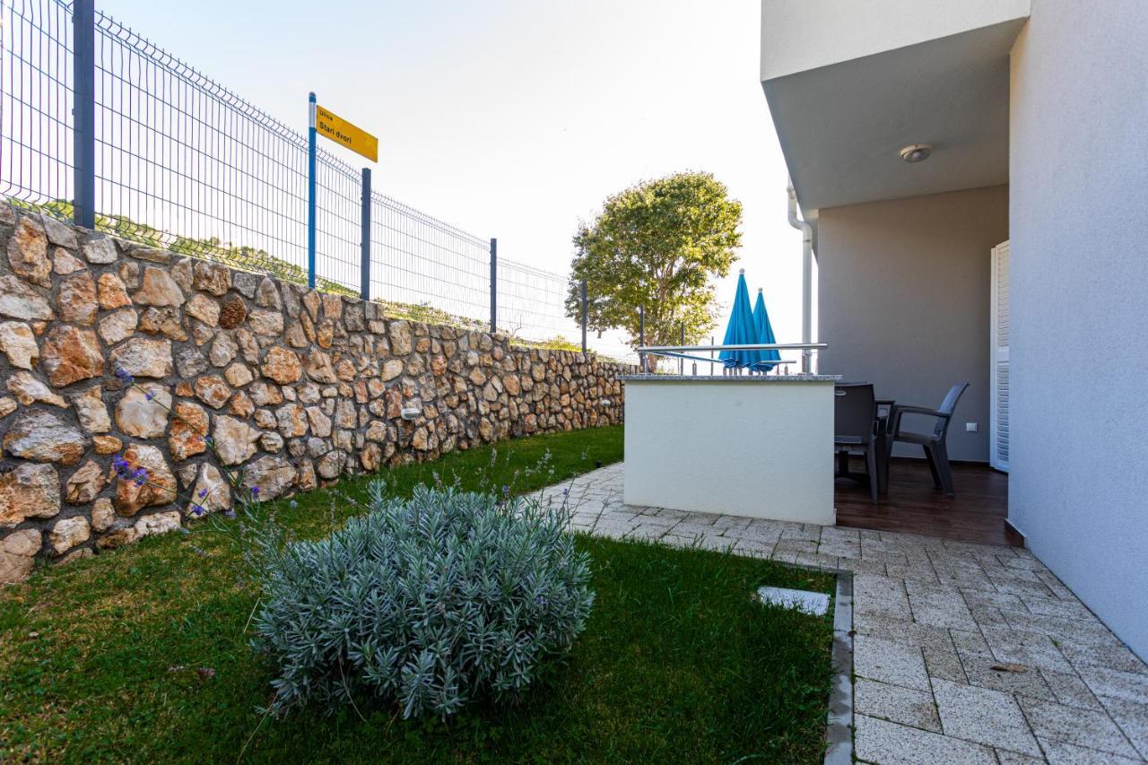 Apartments Crnekovic Tomislava 8A Baska  Exterior photo