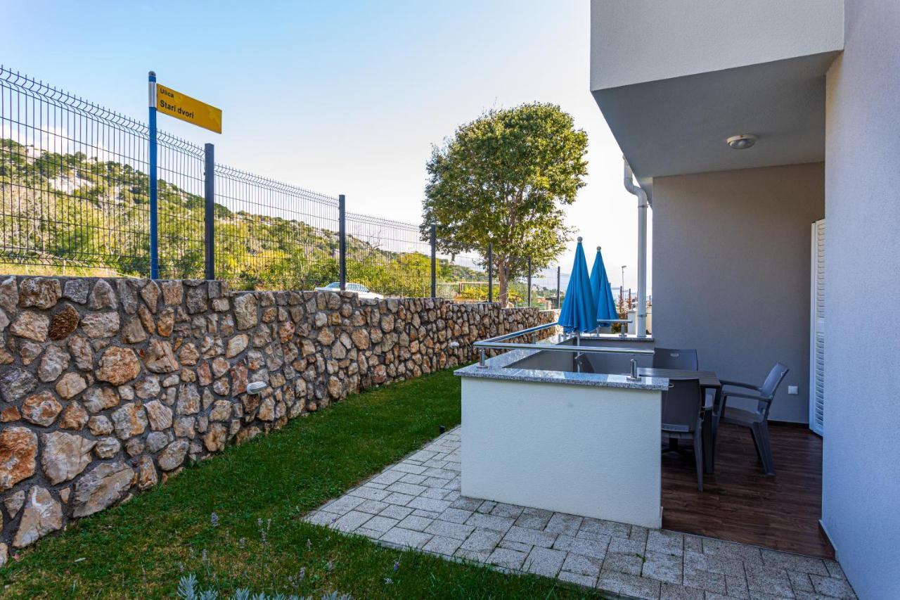 Apartments Crnekovic Tomislava 8A Baska  Exterior photo