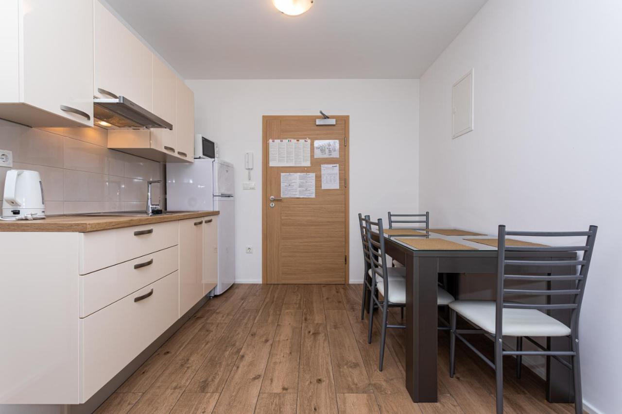 Apartments Crnekovic Tomislava 8A Baska  Exterior photo