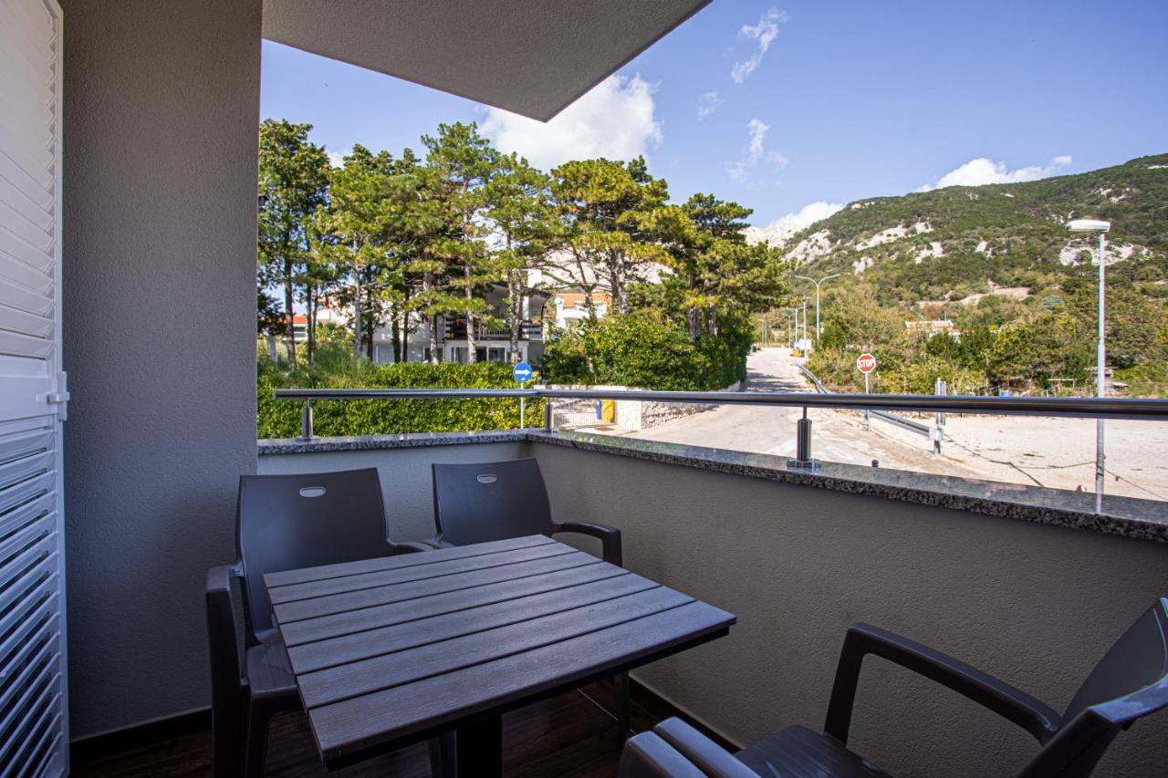Apartments Crnekovic Tomislava 8A Baska  Exterior photo