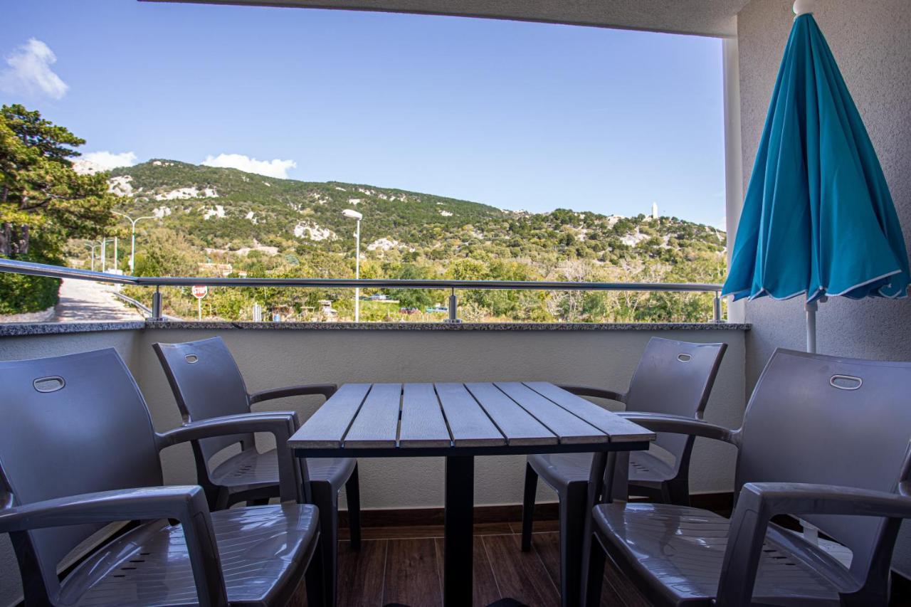 Apartments Crnekovic Tomislava 8A Baska  Exterior photo