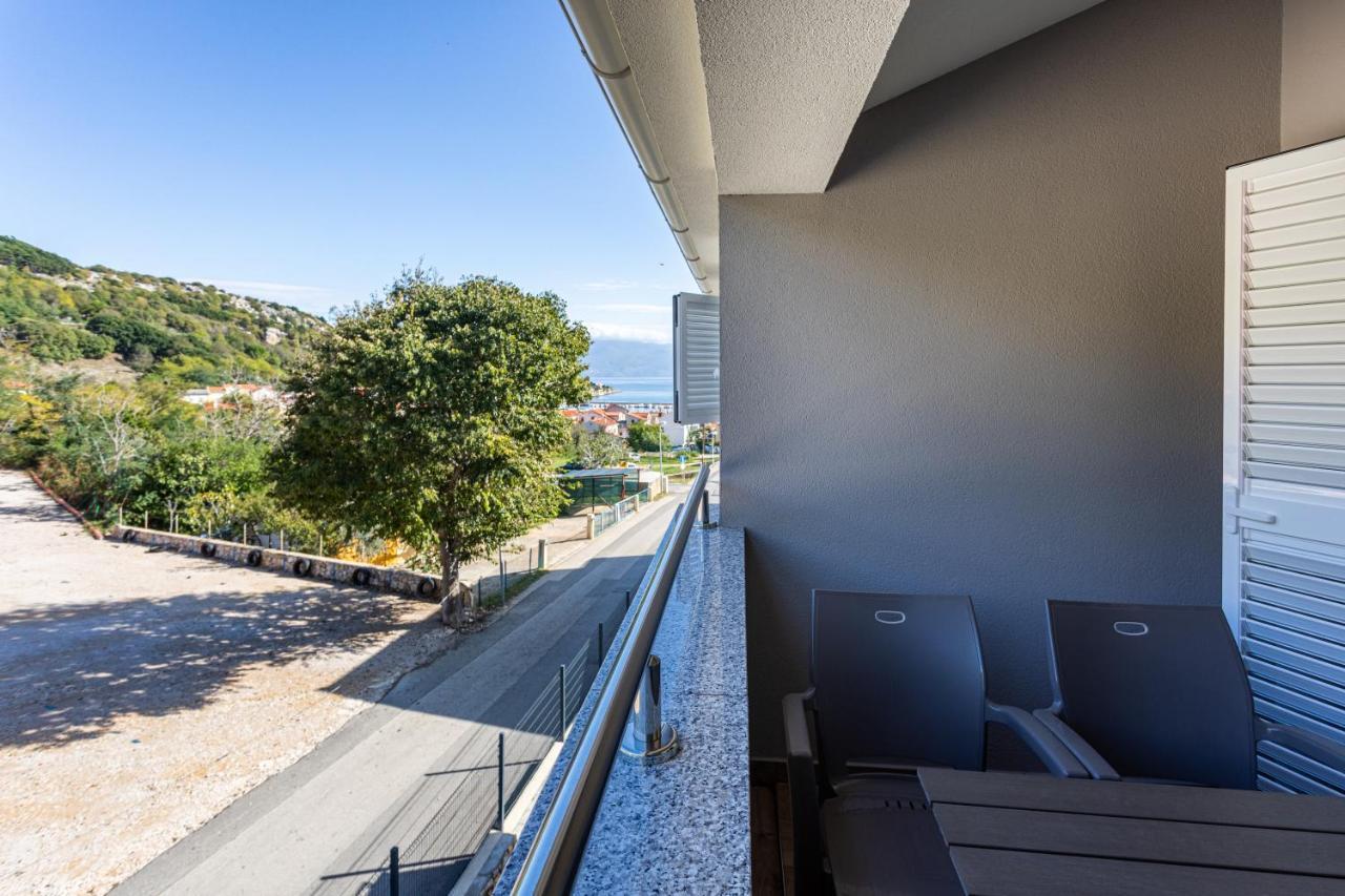 Apartments Crnekovic Tomislava 8A Baska  Exterior photo