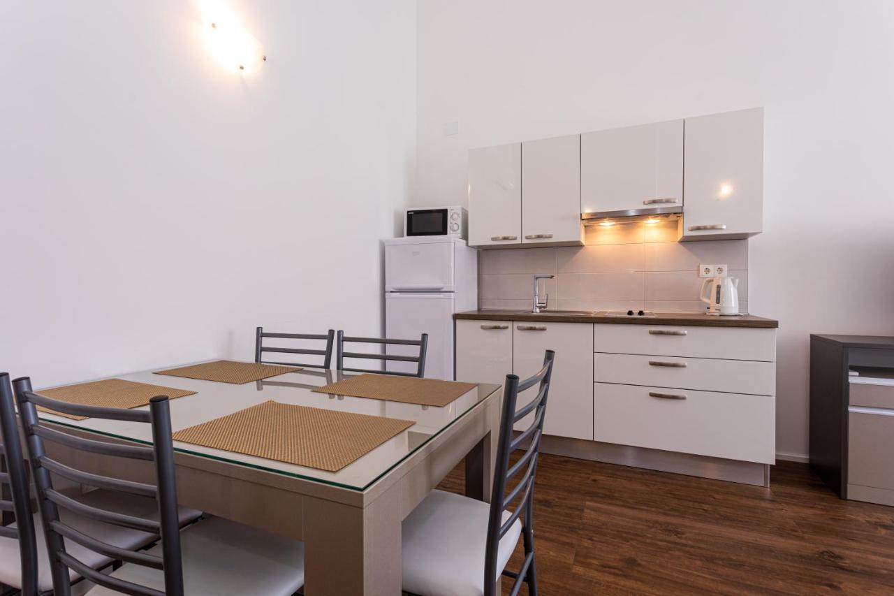 Apartments Crnekovic Tomislava 8A Baska  Exterior photo