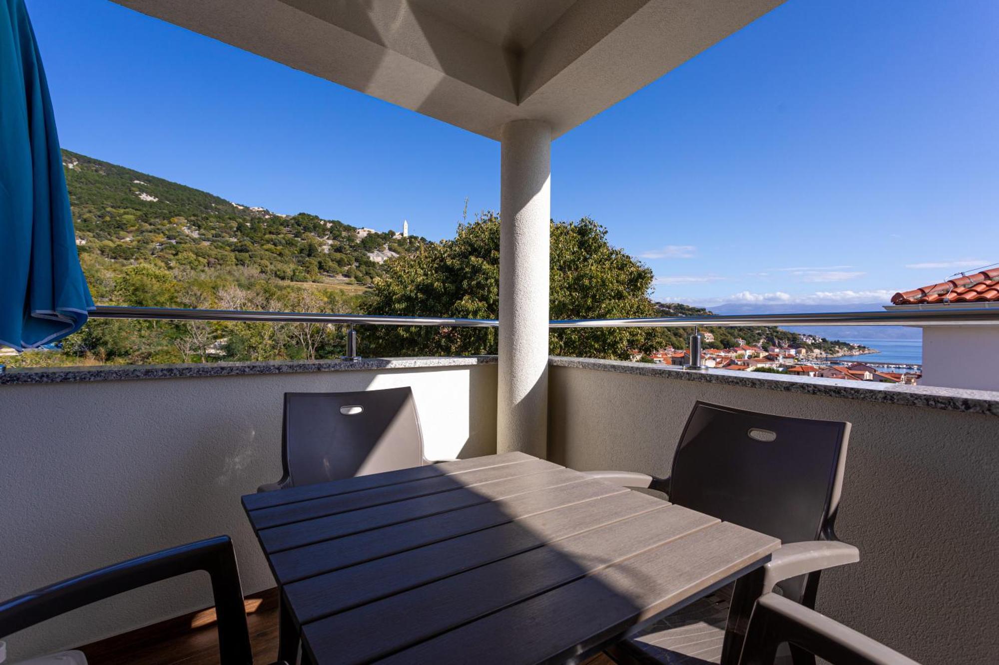 Apartments Crnekovic Tomislava 8A Baska  Exterior photo