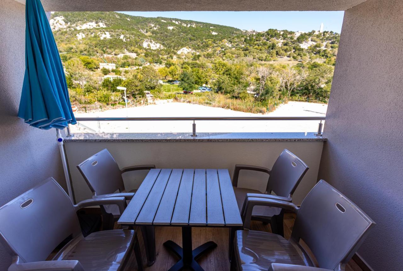 Apartments Crnekovic Tomislava 8A Baska  Exterior photo