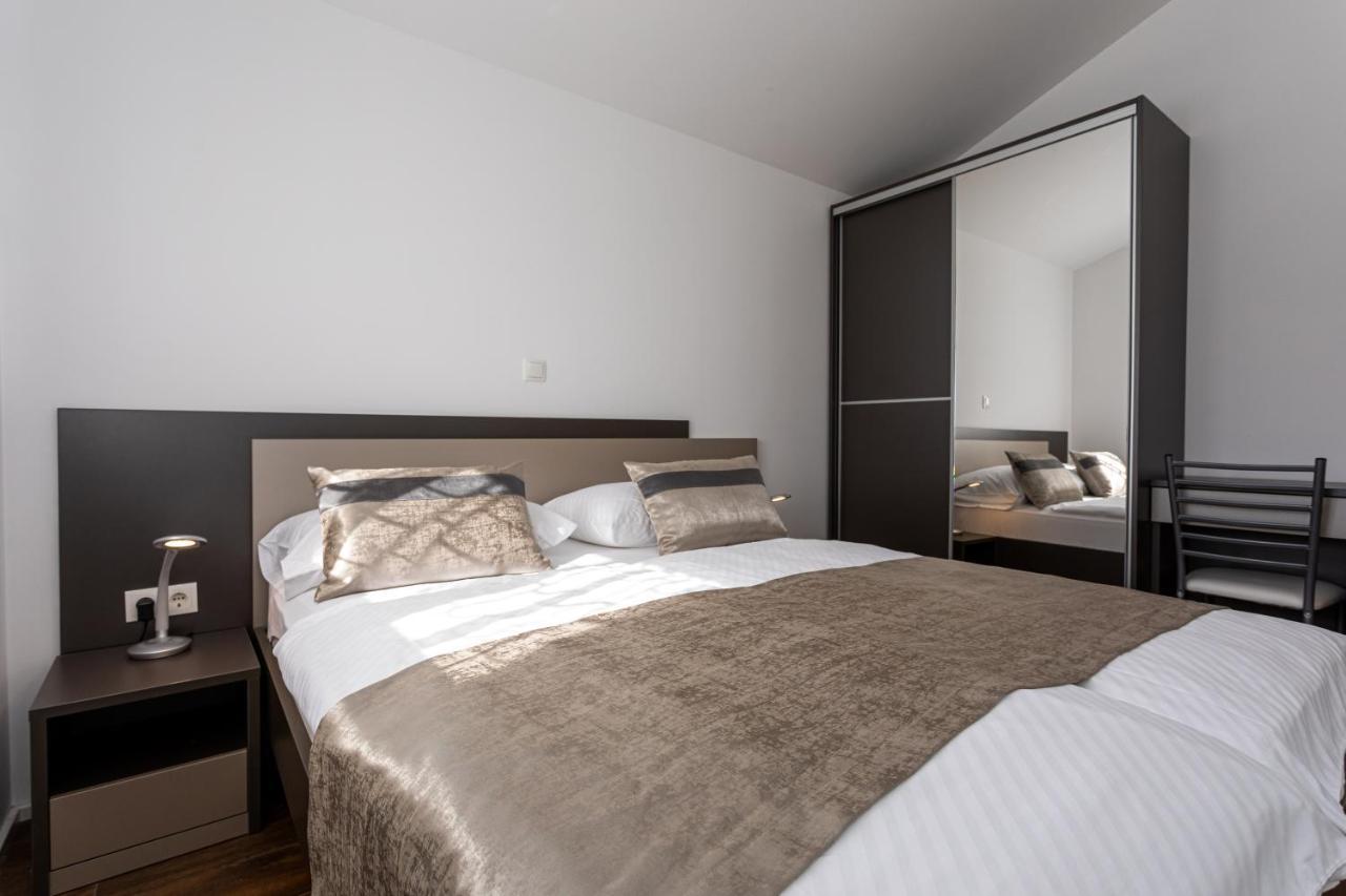 Apartments Crnekovic Tomislava 8A Baska  Exterior photo
