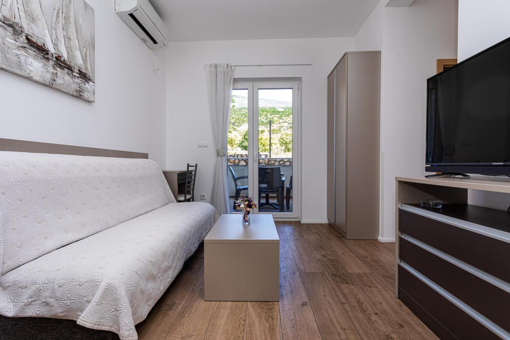 Apartments Crnekovic Tomislava 8A Baska  Exterior photo