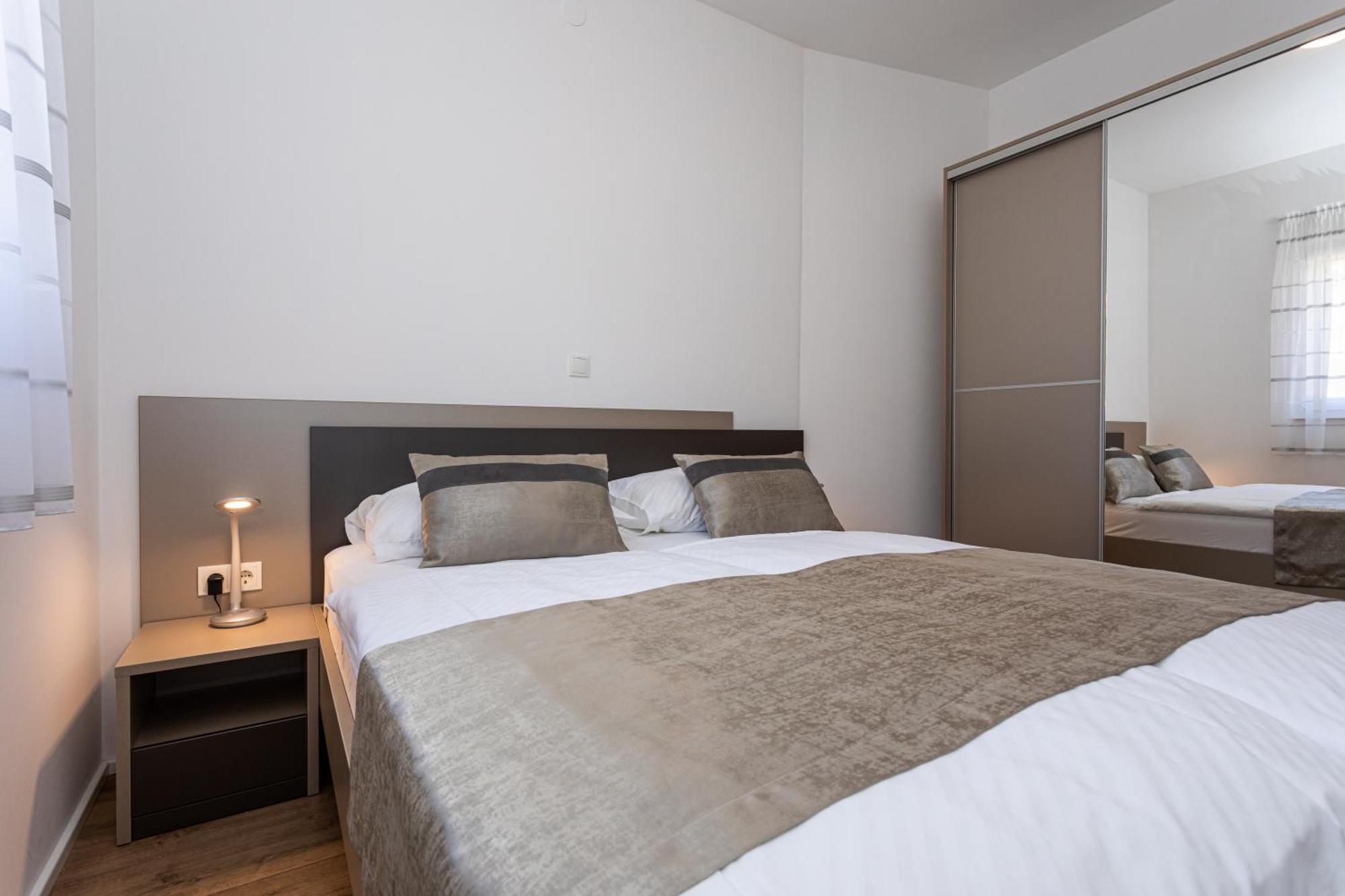 Apartments Crnekovic Tomislava 8A Baska  Exterior photo