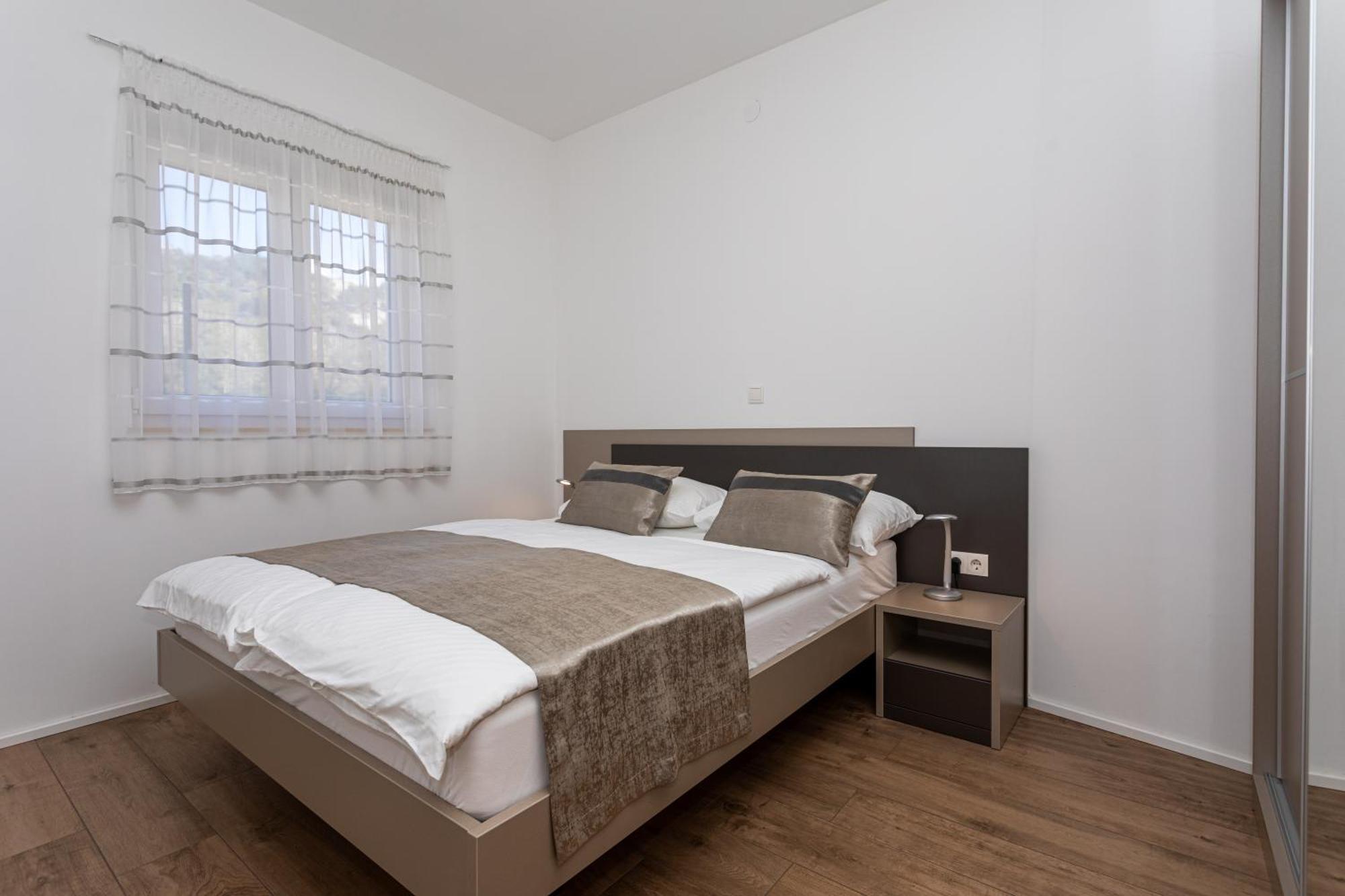 Apartments Crnekovic Tomislava 8A Baska  Exterior photo